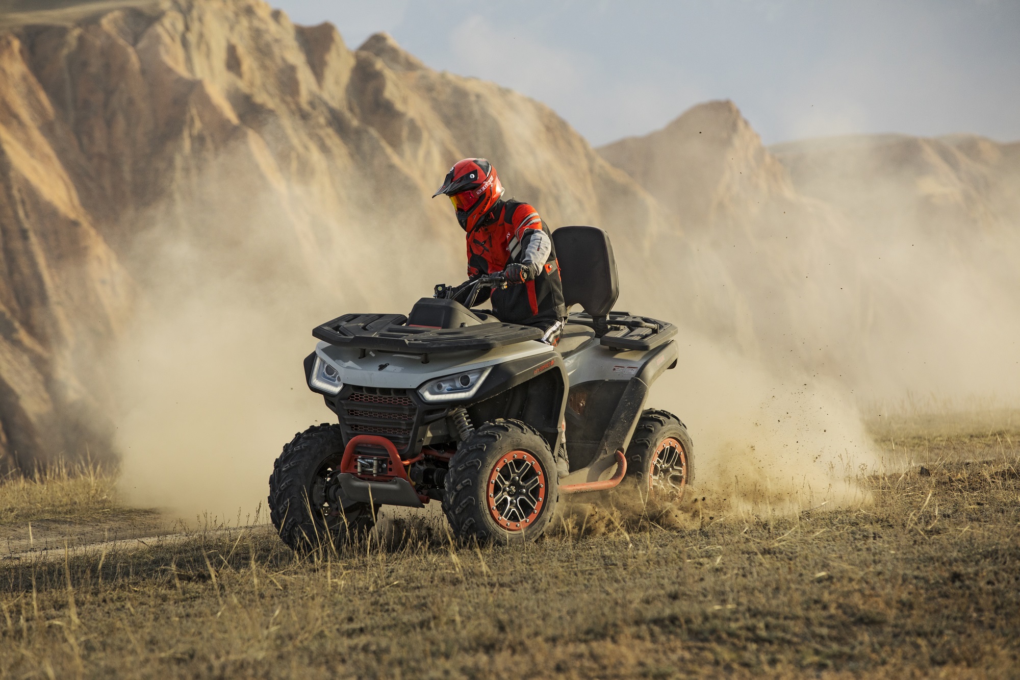 Snarler ATV in azione su terra